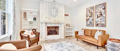 TV, peis og kontorer