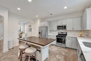 Unclassified image, 3 of 29, button