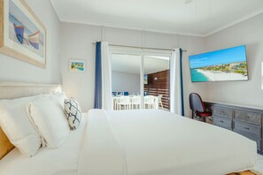 4 habitaciones, escritorio y tabla de planchar con plancha 