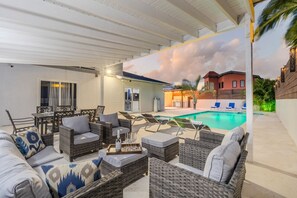 Outdoor dining - 5 minutes to Eagle Beach Blue Lagoon by Bocobay (Noord)