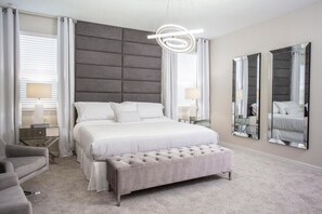 7 slaapkamers, een bureau, een strijkplank/strijkijzer, reisbedje