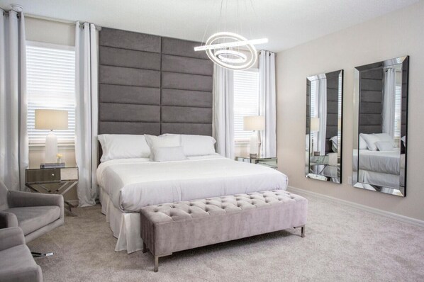 7 chambres, bureau, fer et planche à repasser, lit parapluie