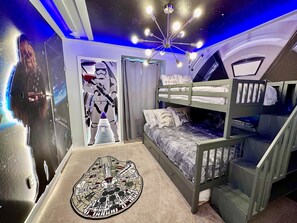 5 habitaciones, tabla de planchar con plancha, cuna de viaje y wifi 