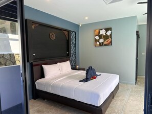 4 bedrooms, WiFi, bed sheets - Luxury Hillside Villa with Stunning Views  (Tambon Kathu)