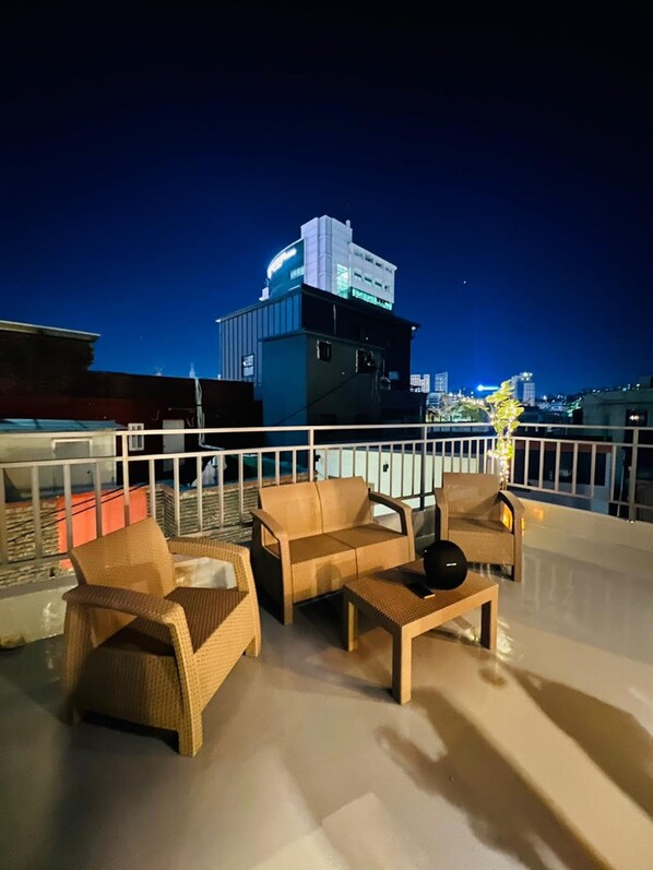 Property grounds - Steps away from DDP, Airport Bus, DongDaeMun Shopping Malls [Timeless Rooftop] (Seoul)