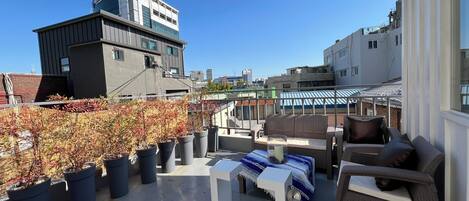 المنطقة المحيطة بالمنشأة