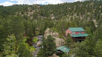 Parkering på området, bil anbefalt