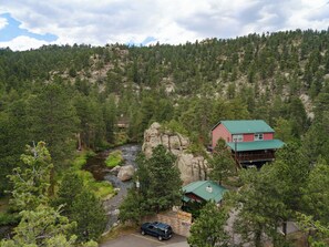 Third-party on-site parking, car recommended - Chipmunk Tiny Home at The Woolly Bugger Inn (Estes Park)