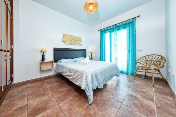 5 habitaciones, caja de seguridad en la habitación y escritorio 
