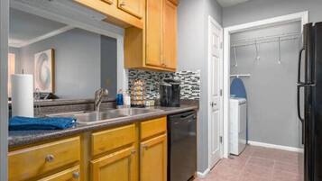 冰箱、微波炉、烤箱、炉灶