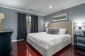 2 bedrooms, desk, iron/ironing board, free WiFi - Chic Condo Retreat: Private Bliss 'n Birmingham! (Birmingham)