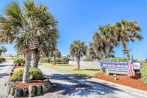 Leilighet, 2 soverom, tilgjengelighetstilpasset, balkong | Overnattingsstedets uteområder