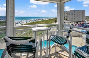 Outdoor dining - Spring Break On The Beach Myrtle Beach 2 Bedrooms 2 Baths Sleeps 6 Full Kitch (North Myrtle Beach)