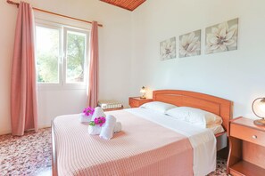 2 bedrooms, desk - Irena Saint Stephanos (Corfu)