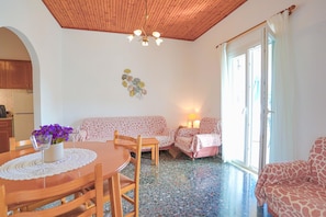 2 bedrooms, desk - Irena Saint Stephanos (Corfu)