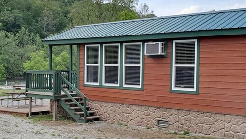 Cabin 11 - Beautiful cabin with a queen, full and twin bed. Great for days outdoors and nights in.