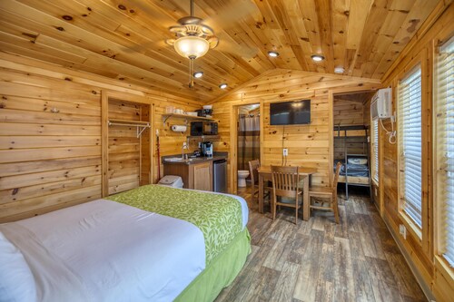 Cabin 11 - Beautiful cabin with a queen, full and twin bed. Great for days outdoors and nights in.
