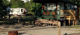 Cabin 11 - Beautiful cabin with a queen, full and twin bed. Great for days outdoors and nights in.