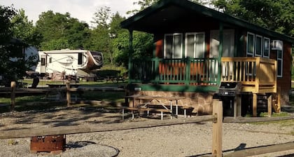 Cabin 11 - Beautiful cabin with a queen, full and twin bed. Great for days outdoors and nights in.