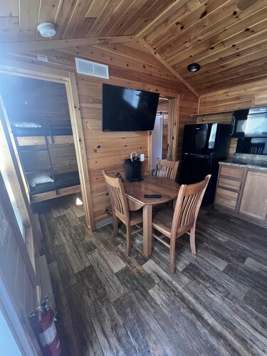Cabin 6 - Beautiful location with a great view of the river. Perfect for any size family!