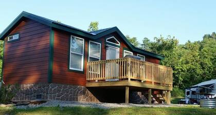 Cabin 6 - Beautiful location with a great view of the river. Perfect for any size family!