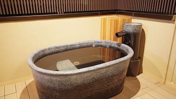 Huone, tupakointi kielletty (with Open-air Bath, Back Tatami Room) | Kylpyhuone | Pyyhkeet