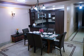 Dining - "Prime 4BHK: Ideal Location, 5 Min Walk to Market!" (gangtok)