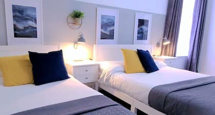 Wigan Central Park I Extra Large Family Apartment + Free Parking I 6 Guests