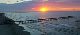 Salt & Sun by AvantStay | Beach Access + Pool