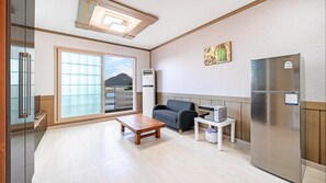 1 bedroom, free WiFi - Geoje Youngsu Pension (Geoje)