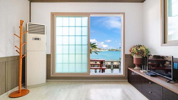 Basic Room, 1 Bedroom (B102) | 1 bedroom, free WiFi - Geoje Youngsu Pension (Geoje)