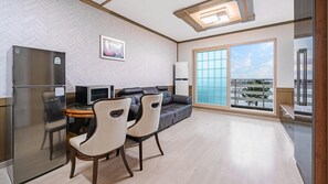 Basic Room, 1 Bedroom (A202) | 1 bedroom, free WiFi - Geoje Youngsu Pension (Geoje)