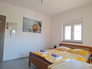 1 bedroom, WiFi, bed sheets - Studio Olive with heated pool (Fazana)