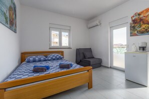 1 bedroom, WiFi, bed sheets