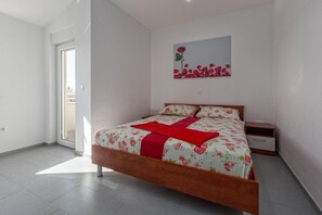 3 bedrooms, WiFi, bed sheets