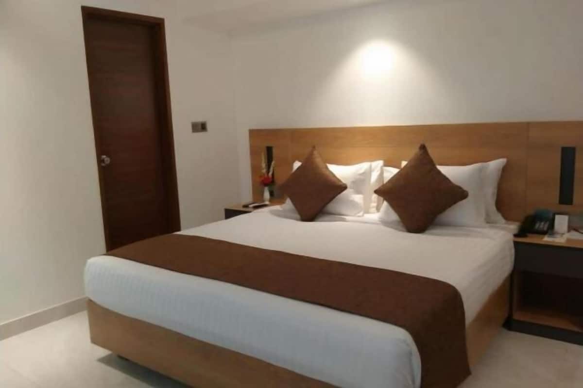 1 bedroom, in-room safe, individually decorated, desk