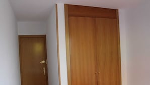 Basic Room, 1 Double Bed | 1 bedroom - Las Violas 9 (Madrid)