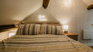 Cottage | 2 bedrooms, iron/ironing board, free WiFi, bed sheets