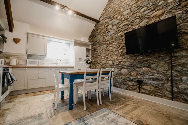 Cottage | Dining