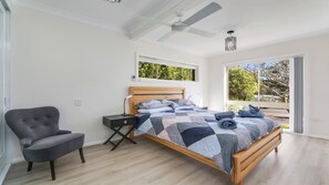 3 bedrooms, desk, iron/ironing board, free WiFi