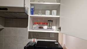 Fridge, microwave, oven, stovetop - Cozy Living Studio at Camberwell, Zone 2 (London)