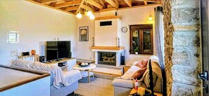 Smart-TV, Kamin, Stereoanlage