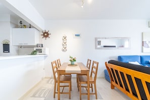 Dining - 0136-SANT MAURICI Apartment with canal view and pool (Empuriabrava)