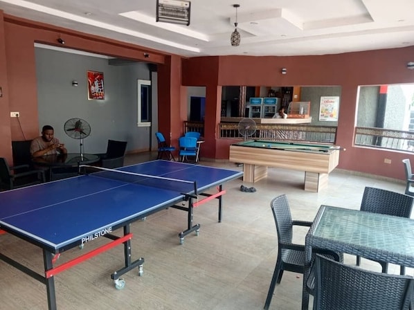 2 bares o lounges, bar junto a la alberca 