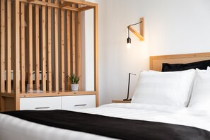 Egyptian cotton sheets, premium bedding, memory-foam beds, in-room safe - Acropolis Cozy Living (Athens)