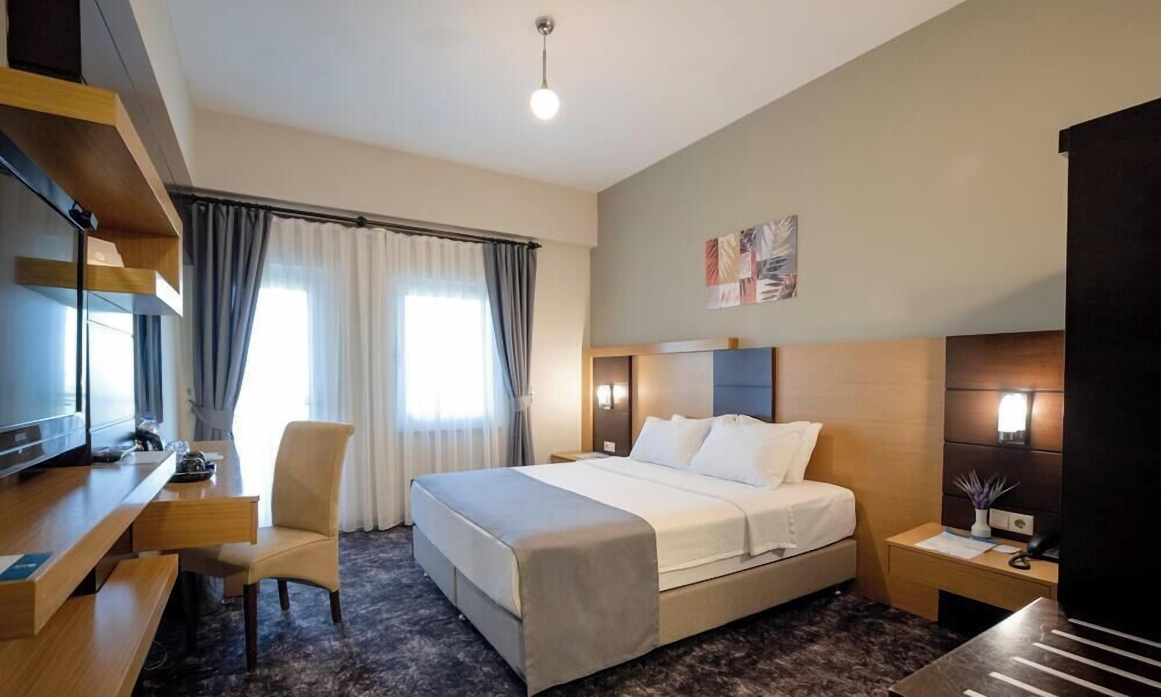Deluxe Room | Premium bedding, minibar, laptop workspace, free WiFi