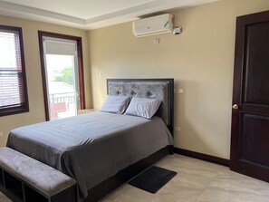 2 bedrooms, iron/ironing board, free WiFi, bed sheets - Remarkable 2-bed Apartment in Kingston (Kingston)