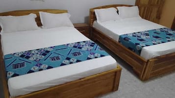 Habitació amb dos llits individuals clàssica, 2 dormitoris, banyera | Caixa forta a l'habitació, escriptori i habitacions insonoritzades