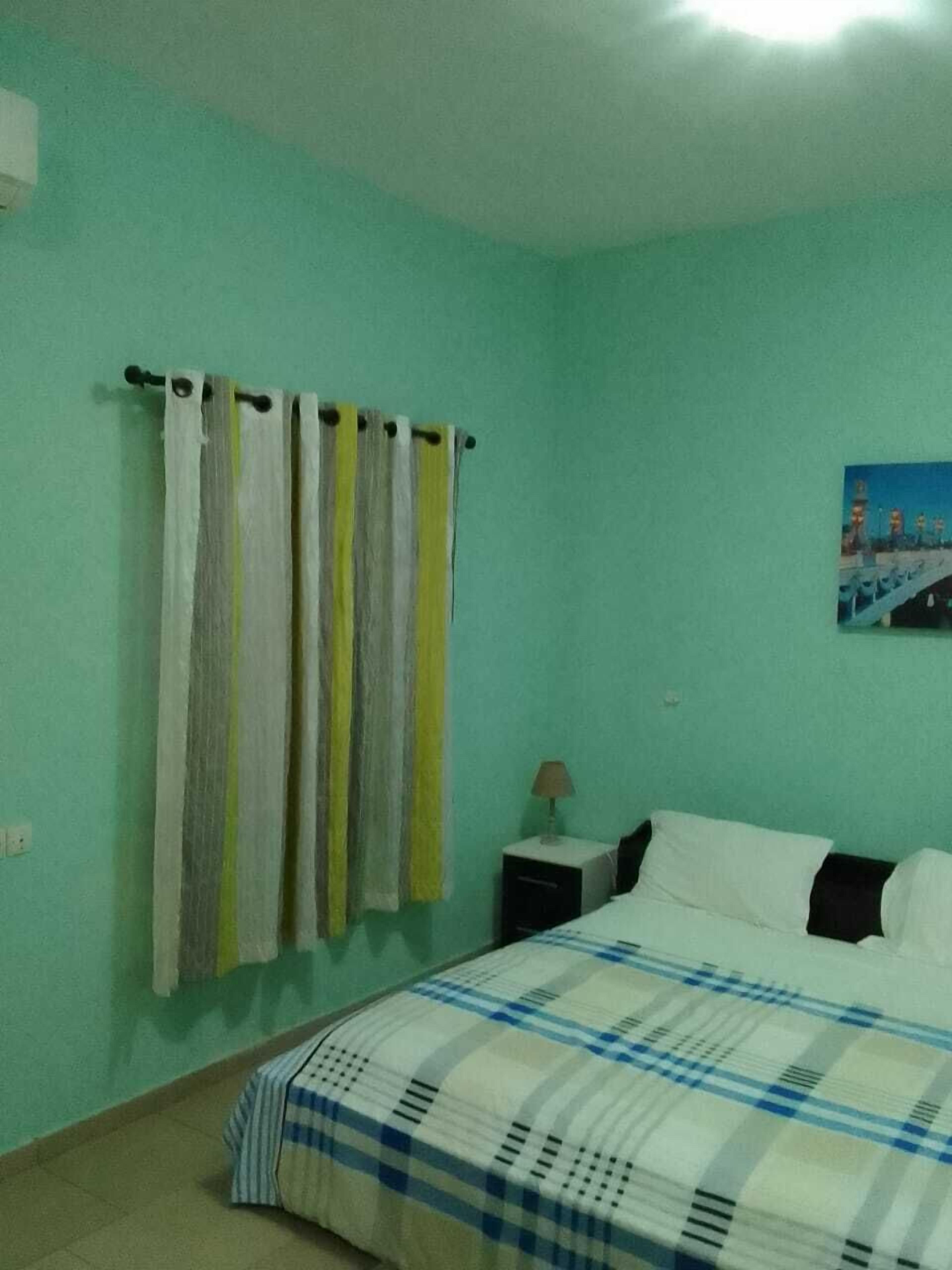 In-room safe, desk, soundproofing, free WiFi