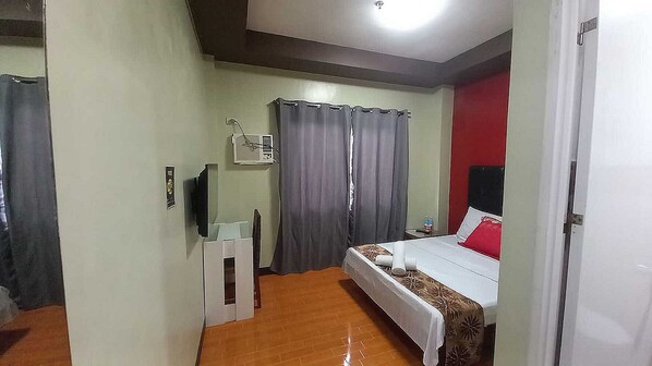 Desk, free WiFi, bed sheets